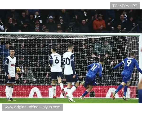 热刺门前的混战中首开纪录为胜利奠基